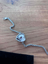 Carica l'immagine nel visualizzatore di Gallery, Dos bracelet urne coeur
