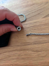 Carica l'immagine nel visualizzatore di Gallery, bracelet urne pour cendres fleurs

