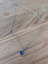 Carica l'immagine nel visualizzatore di Gallery, Collier Cinéraire Cœur Cristal Bleu - photo 2
