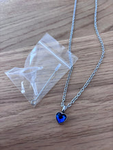 Carica l'immagine nel visualizzatore di Gallery, Collier Cinéraire Cœur Cristal Bleu - photo 4
