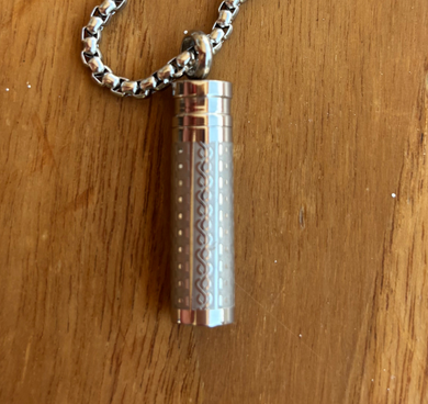 collier urne pulta