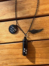 Carica l'immagine nel visualizzatore di Gallery, collier urne chat angel noir pendentif aile d'ange

