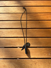Carica l'immagine nel visualizzatore di Gallery, collier urne pour homme
