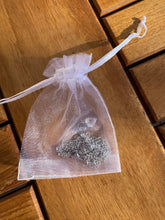 Carica l'immagine nel visualizzatore di Gallery, collier urne pendentif dans pochette
