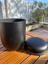 Carica l'immagine nel visualizzatore di Gallery, grande urne funeraire
