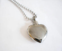 Carica l'immagine nel visualizzatore di Gallery, Pendentif Cendre Tilka - photo 2
