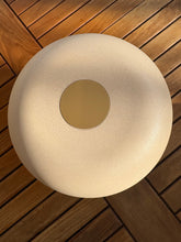 Carica l'immagine nel visualizzatore di Gallery, urne beige et dorée
