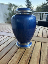 Carica l&#39;immagine nel visualizzatore di Gallery, urne pour humain bleue infini
