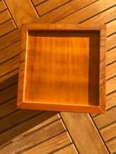 Carica l'immagine nel visualizzatore di Gallery, urne bois arbre de vie vue du dessus
