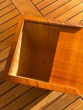 Carica l'immagine nel visualizzatore di Gallery, urne pour humain arbre de vie ouverte
