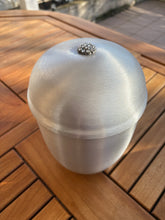 Carica l'immagine nel visualizzatore di Gallery, urne grise brillante
