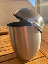 Carica l'immagine nel visualizzatore di Gallery, urne canada grise
