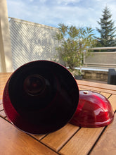 Carica l'immagine nel visualizzatore di Gallery, urne canada en metal rouge
