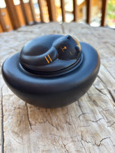 Carica l&#39;immagine nel visualizzatore di Gallery, urne ceramique noire chat
