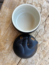 Carica l'immagine nel visualizzatore di Gallery, Urne Chat céramique - photo 3
