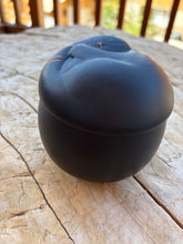 Carica l&#39;immagine nel visualizzatore di Gallery, urne chat ceramique de dos
