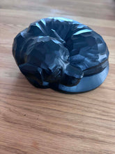 Carica l'immagine nel visualizzatore di Gallery, urne pour chien noire en résine
