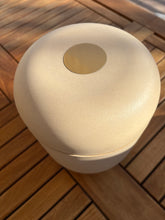 Carica l'immagine nel visualizzatore di Gallery, urne cineraire beige
