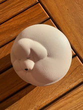 Carica l'immagine nel visualizzatore di Gallery, Urne funéraire Chien blanche - photo 2
