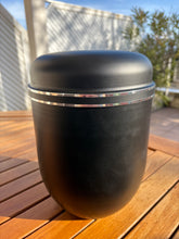 Carica l'immagine nel visualizzatore di Gallery, urne cineraire large
