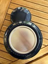 Carica l&#39;immagine nel visualizzatore di Gallery, urne cineraire bleue ouverte houx
