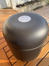 Carica l'immagine nel visualizzatore di Gallery, urne cineraire solide noire
