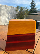 Carica l'immagine nel visualizzatore di Gallery, urne flower en bois pour humain
