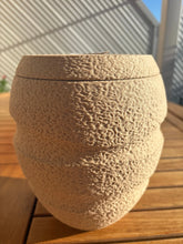 Carica l'immagine nel visualizzatore di Gallery, Urne funéraire biodégradable - photo 2
