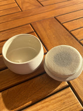 Carica l'immagine nel visualizzatore di Gallery, urne funeraire blanche pour animaux
