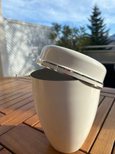 Carica l'immagine nel visualizzatore di Gallery, urne funeraire blanche
