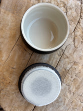 Carica l&#39;immagine nel visualizzatore di Gallery, urne funeraire chat ouverte
