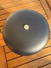 Carica l'immagine nel visualizzatore di Gallery, urne funeraire cineraire noire
