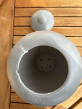 Carica l&#39;immagine nel visualizzatore di Gallery, urne funeraire classic grise vue du dessus
