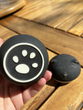 Carica l&#39;immagine nel visualizzatore di Gallery, dessous urne funeraire chat patte noire
