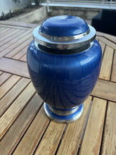 Carica l&#39;immagine nel visualizzatore di Gallery, urne funeraire infini bleue
