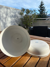 Carica l'immagine nel visualizzatore di Gallery, urne funeraire metal blanc et argent"
