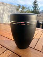 Carica l'immagine nel visualizzatore di Gallery, urne funeraire noire pour humain
