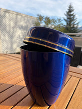 Carica l'immagine nel visualizzatore di Gallery, urne funeraire oeillet bleue
