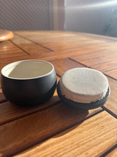 Carica l'immagine nel visualizzatore di Gallery, urne funeraire pour petit chien ouverte
