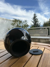 Carica l&#39;immagine nel visualizzatore di Gallery, urne funeraire sphere chat ouverte

