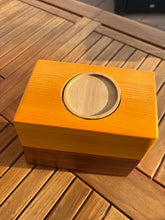 Carica l'immagine nel visualizzatore di Gallery, urne humain flower bois vue du dessus
