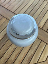 Carica l&#39;immagine nel visualizzatore di Gallery, urne pour humain grise infini
