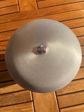 Carica l'immagine nel visualizzatore di Gallery, urne en metal grise galaxy
