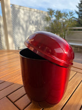 Carica l'immagine nel visualizzatore di Gallery, urne metal rouge pour homme ou femme
