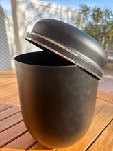 Carica l'immagine nel visualizzatore di Gallery, urne new york noire
