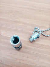 Carica l'immagine nel visualizzatore di Gallery, Urne Pendentif Cylindre Noir - photo 2
