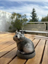 Carica l'immagine nel visualizzatore di Gallery, Urne Pour Hamster Figurine - photo 1
