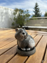 Carica l'immagine nel visualizzatore di Gallery, Urne Pour Hamster Figurine - photo 2
